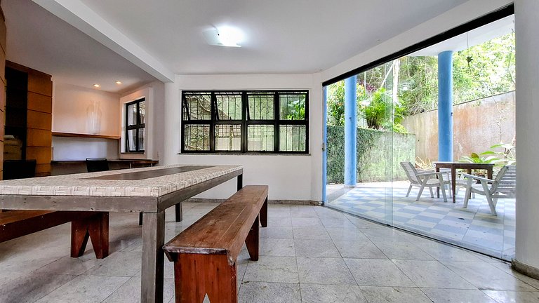 Cosme Velho: Luxury Mansion with Pool for 8 People