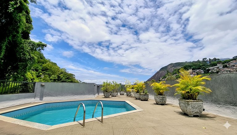 Cosme Velho: Luxury Mansion with Pool for 8 People