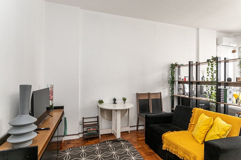 Lapa: Iconic Bohemian Retreat for 4 Guests