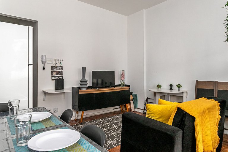Lapa: Comfort, Near Subway | Sleeps 4
