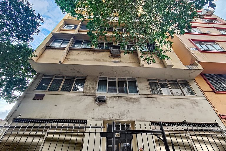 Lapa: Comfort, Near Subway | Sleeps 4