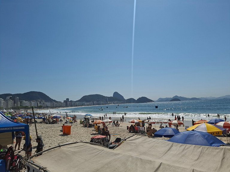Apartamento em Copacabana perto da praia e do metrô | 4 hósp