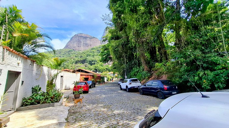 Mirante da Gávea: Forest, Pool, and View for 4