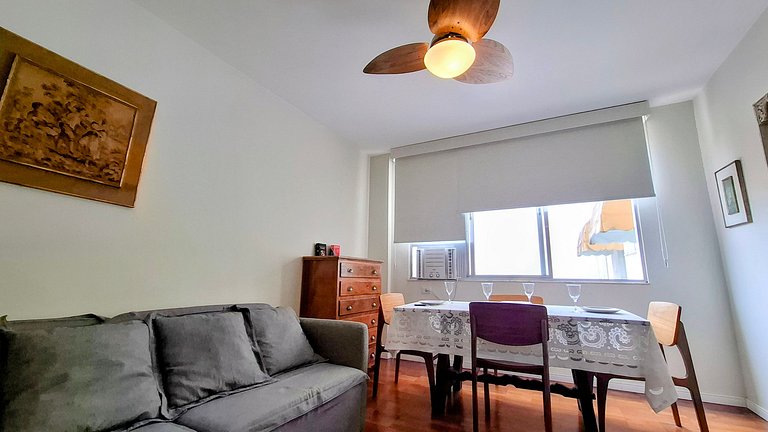 Copacabana: Spacious and Beach for 6