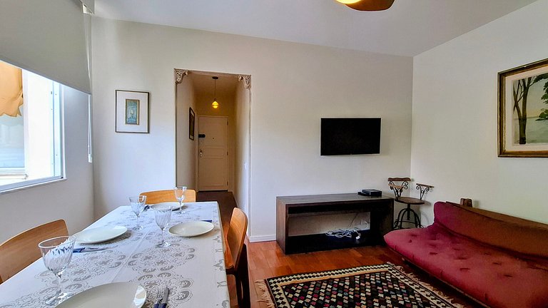 Copacabana: Spacious and Beach for 6