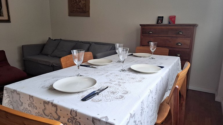 Copacabana: Spacious and Beach for 6