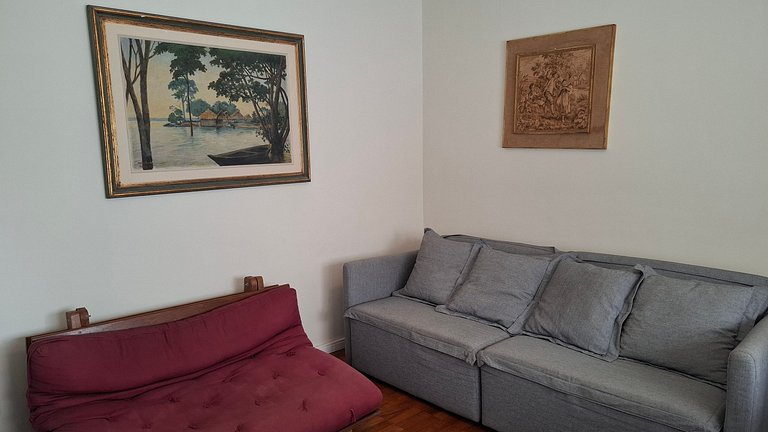 Copacabana: Spacious and Beach for 6