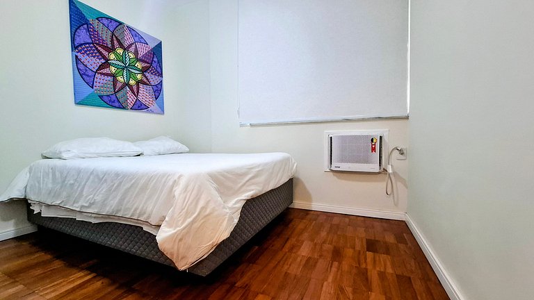 Copacabana: Spacious and Beach for 6