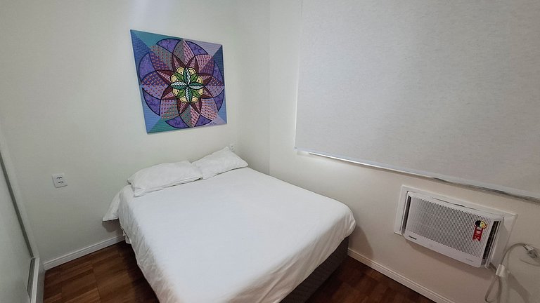 Copacabana: Spacious and Beach for 6