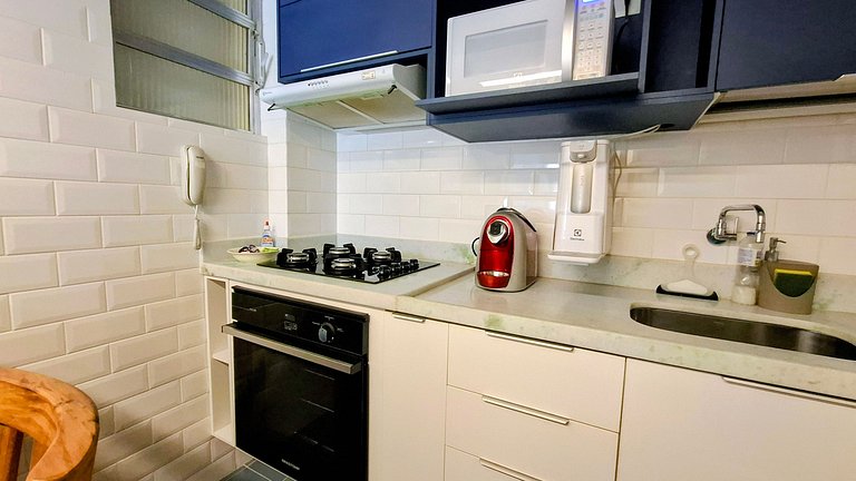 Copacabana: Spacious and Beach for 6