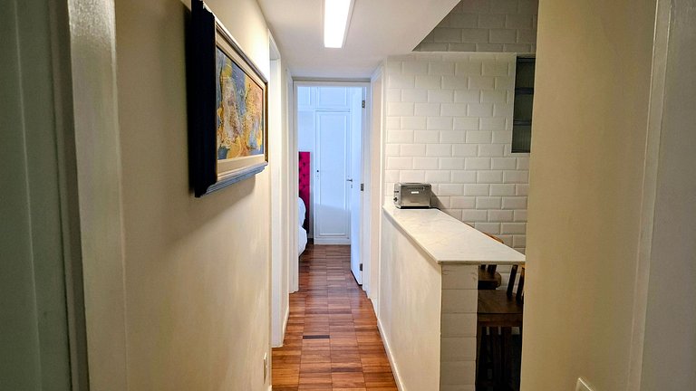 Copacabana: Spacious and Beach for 6