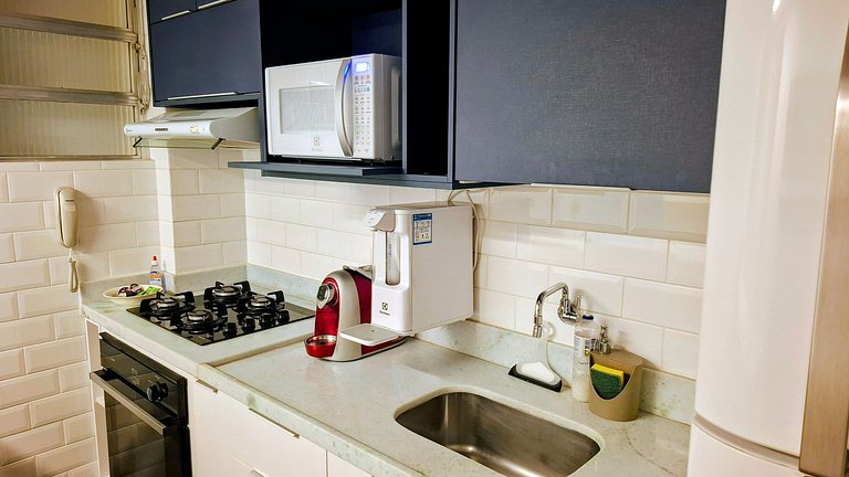 Copacabana: Spacious and Beach for 6