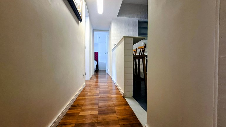 Copacabana: Spacious and Beach for 6