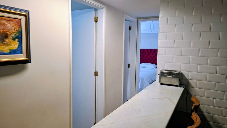 Copacabana: Spacious and Beach for 6