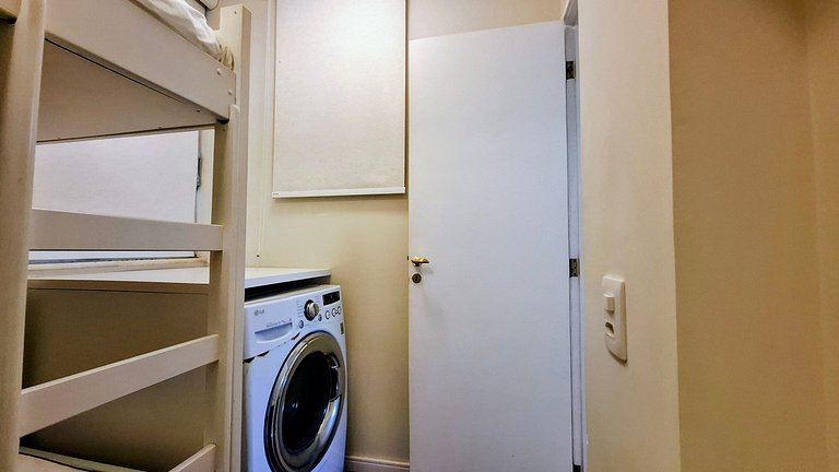 Copacabana: Spacious and Beach for 6