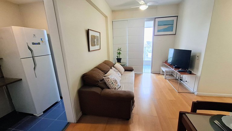 Leblon: beach and parking, accommodates 4 guests