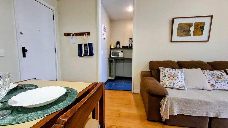 Leblon: beach and parking, accommodates 4 guests