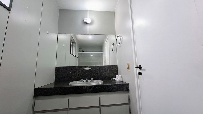 Leblon: beach and parking, accommodates 4 guests