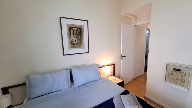 Leblon: beach and parking, accommodates 4 guests