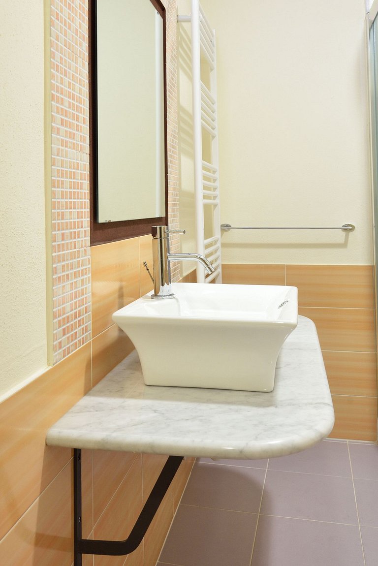 Cerdeña: Historia, Naturaleza y Confort para 3