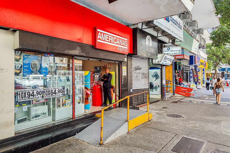 Copacabana: Conforto, Uma Quadra da Praia para 4