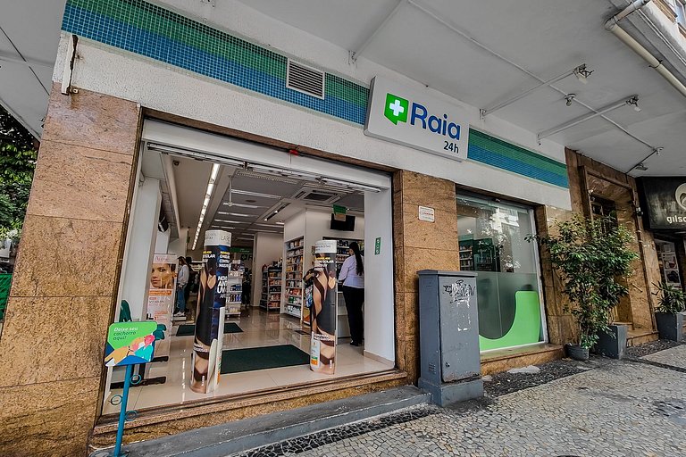 Copacabana: conforto e praia para até 4 pessoas
