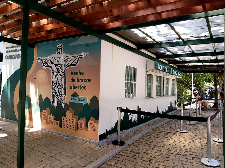 Copacabana: Comfortable for 4 Near the Beach