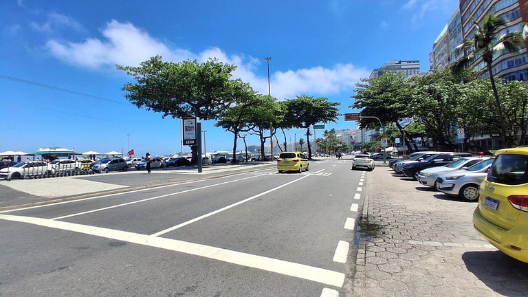 Copacabana: Conforto, Uma Quadra da Praia para 4