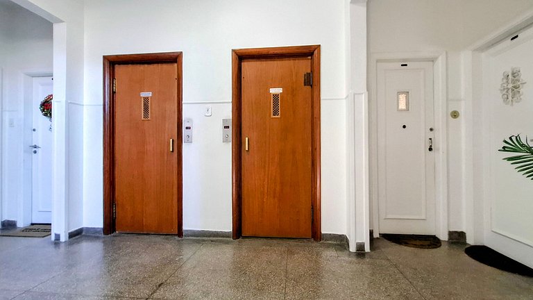 Copacabana: Comfortable for 4 Near the Beach