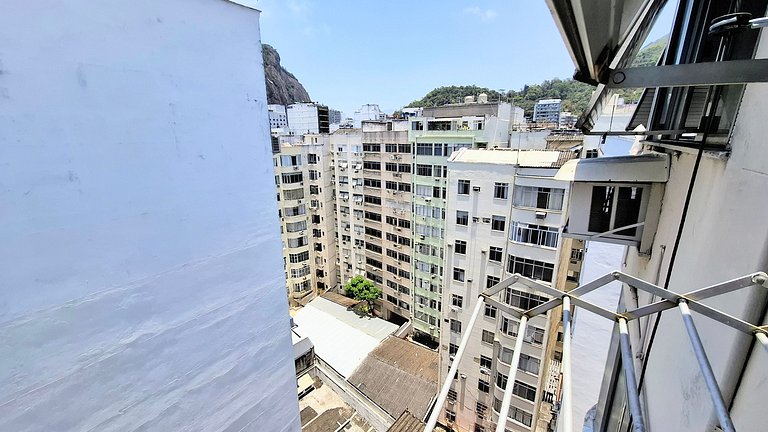 Copacabana: conforto e praia para até 4 pessoas