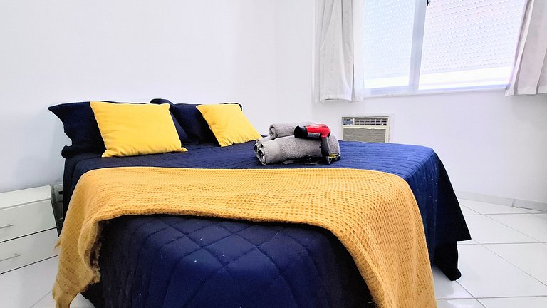 Copacabana: Conforto, Uma Quadra da Praia para 4