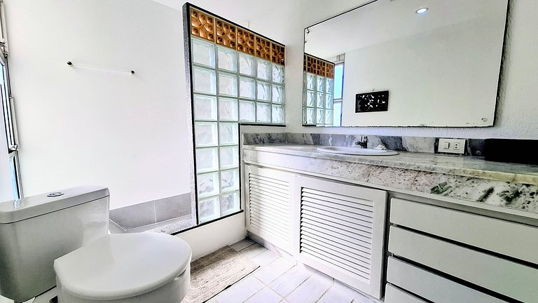 São Conrado: Balcony, Beach and Pool, 4 Guests