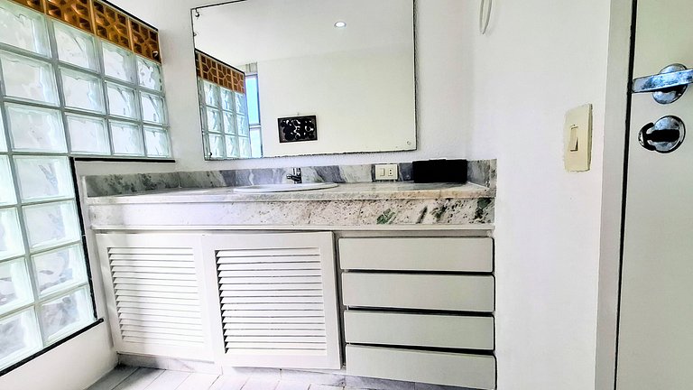 São Conrado: Balcony, Beach and Pool, 4 Guests