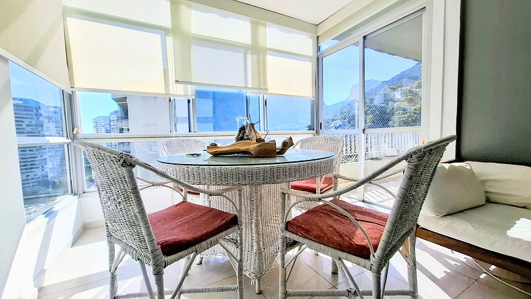 São Conrado: Balcony, Beach and Pool, 4 Guests