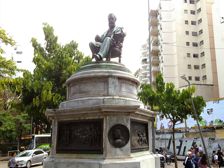 Glória Lux: Subway and Comfort, 3 guests