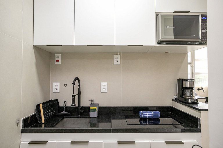 Copacabana: Walk to the beach, 4 guests, A/C