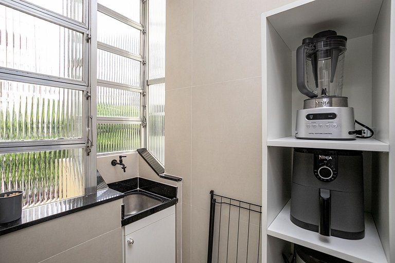 Copacabana: Luxury, Beach, and Comfort | 4 Guests