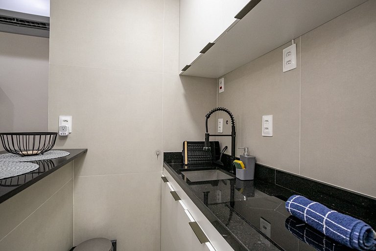 Copacabana: Walk to the beach, 4 guests, A/C