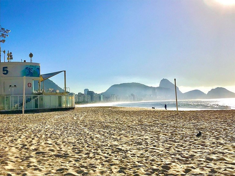 Copacabana: Walk to the beach, 4 guests, A/C