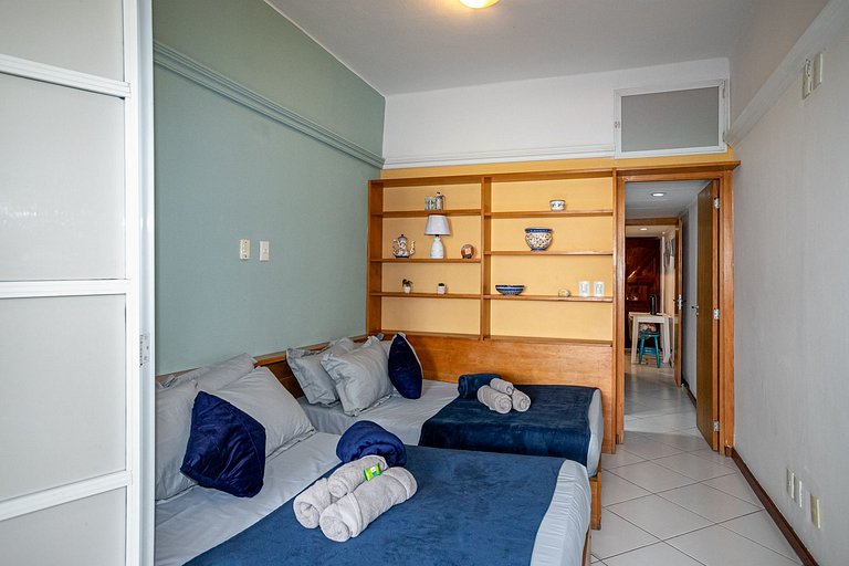 Vacation Apartment in Copacabana: Ocean View and Subway