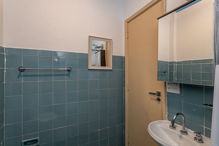 Gloria: 4 guests, near Metro and Downtown