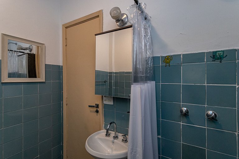 Gloria: 4 guests, near Metro and Downtown