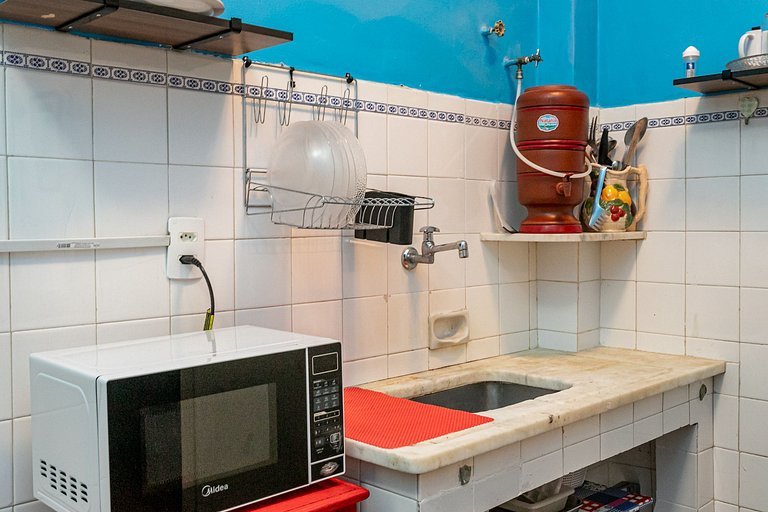 Gloria: 4 guests, near Metro and Downtown