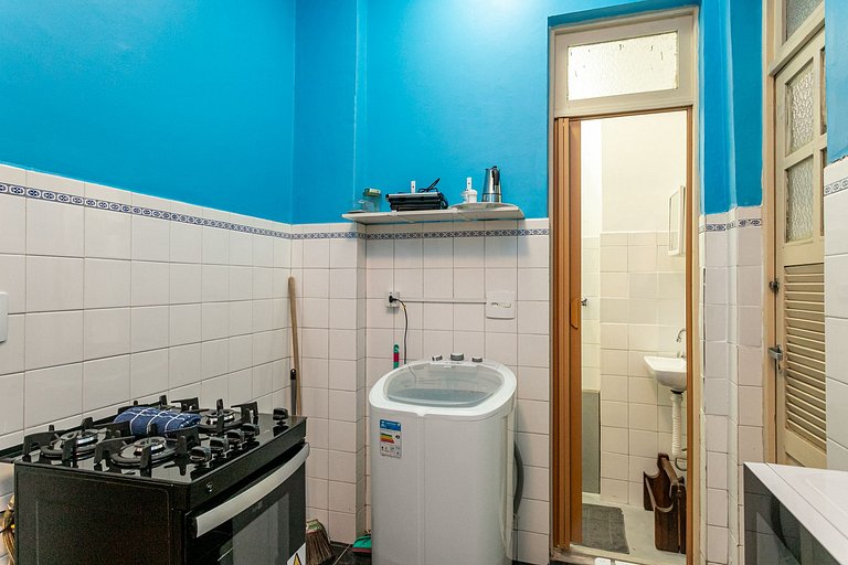 Gloria: 4 guests, near Metro and Downtown