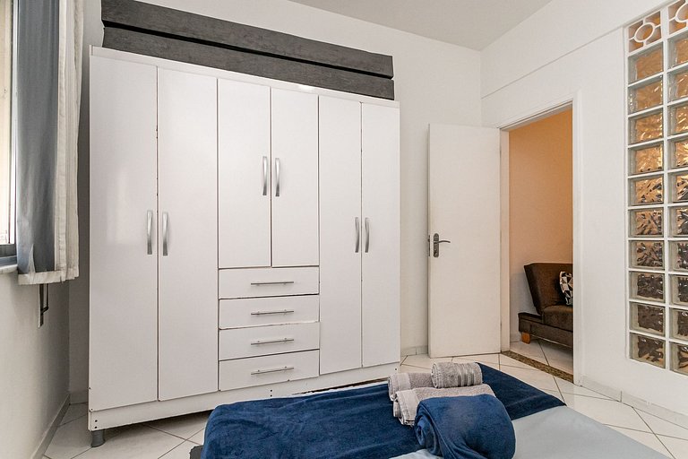 Copacabana: Comfortable for 4 Near the Beach