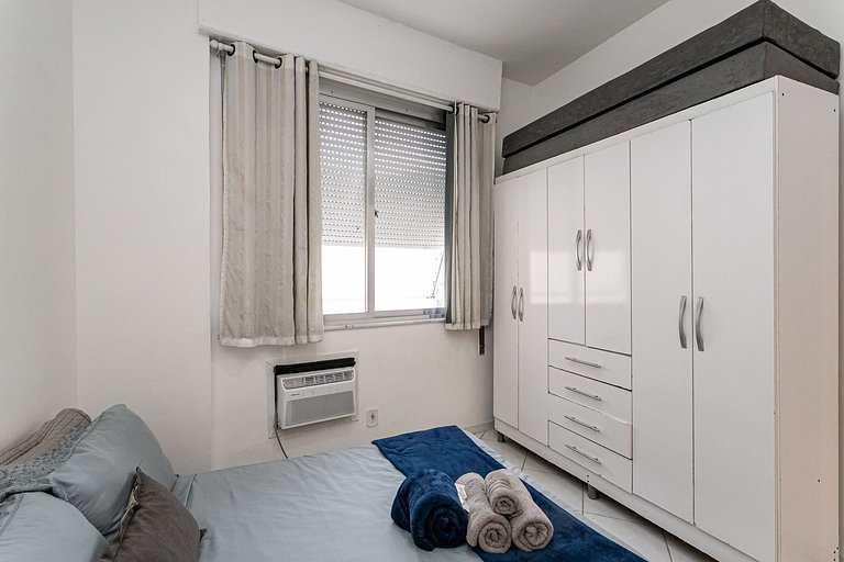 Copacabana: Comfortable for 4 Near the Beach