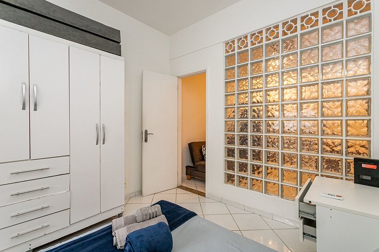Copacabana: Comfortable for 4 Near the Beach