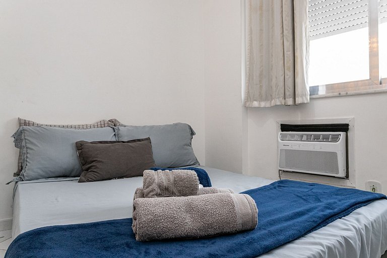 Copacabana: Comfortable for 4 Near the Beach