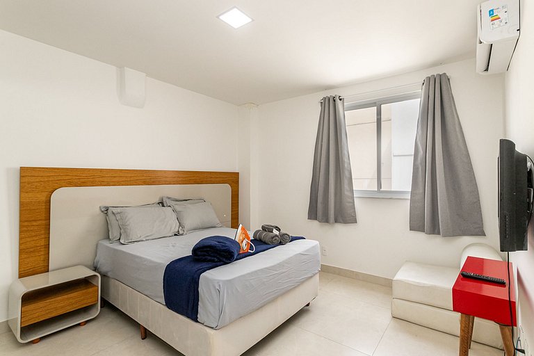 Copacabana Penthouse: 1 Block to Beach & Pet Friendly