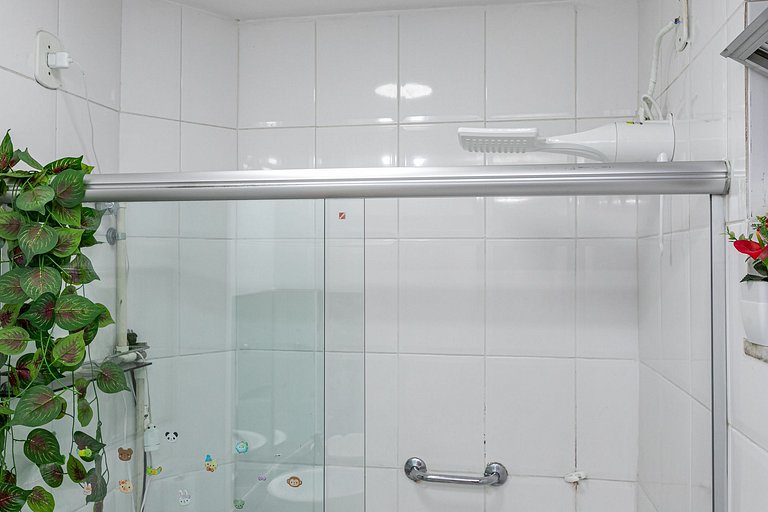 Apartamento em Copacabana perto da praia e do metrô | 4 hósp